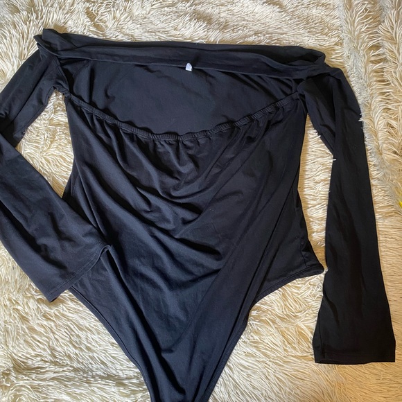 FASHION NOVA BODY SUIT W CUT OUT - Picture 2 of 2